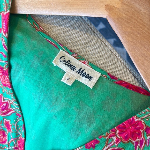 Amazing color. Brand new, never worn. Wish it fit, but runs small in the chest. - Picture 2 of 5